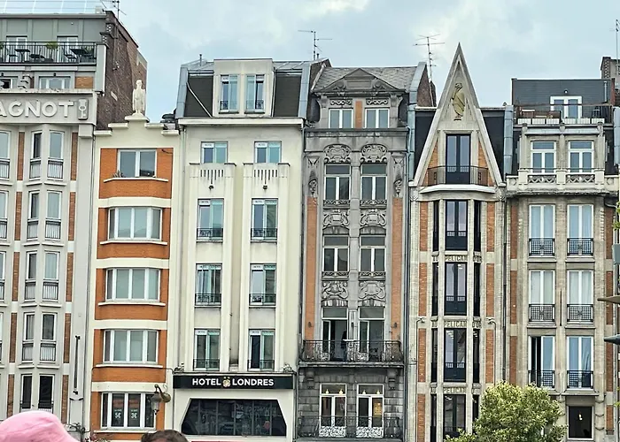 Zenith Grand Palais Hotel a capsule