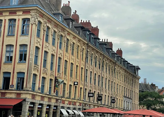 Zenith Grand Palais Hotel a capsule *